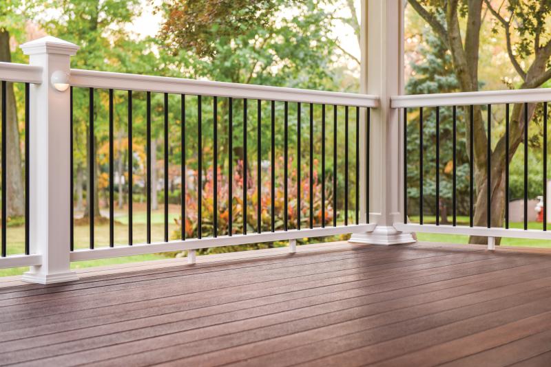 Fiberon Symetry composite railing