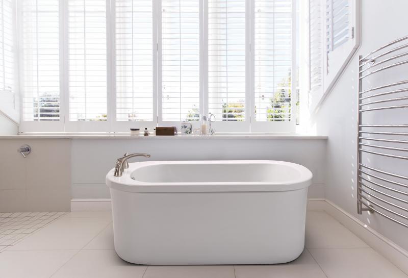 MTI Basics freestanding bath tub